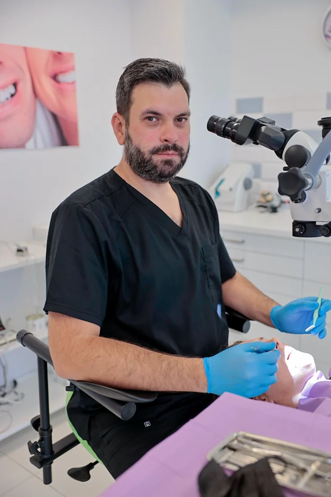 leczenie kanałowe pod mikroskopem